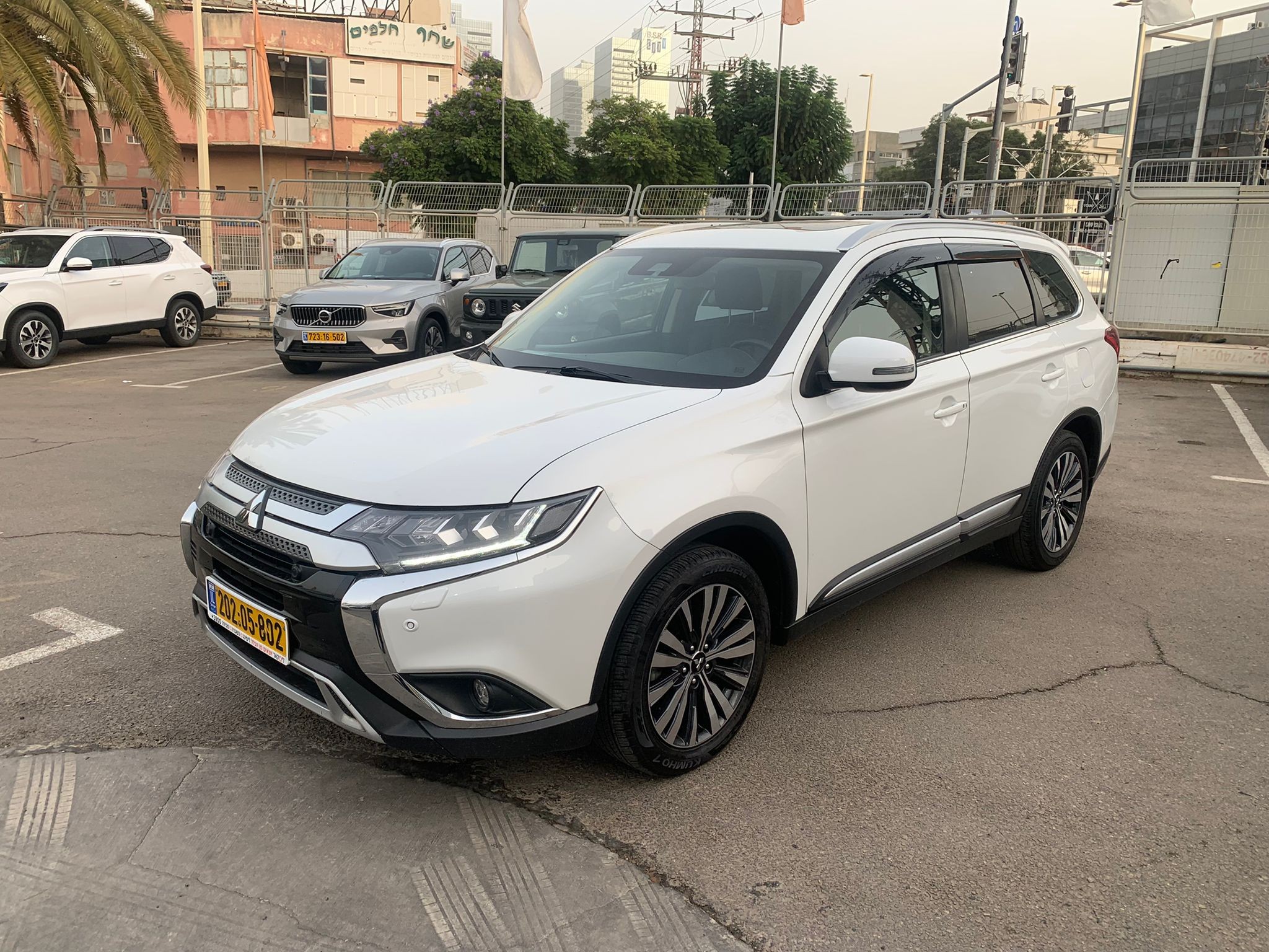 מיצובישי אאוטלנדר